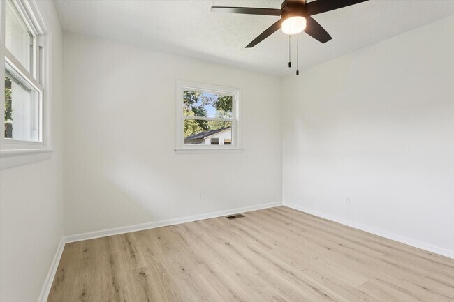 Building Photo - 13A Colberts Ln