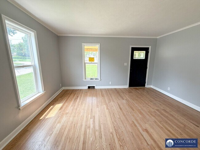 Building Photo - 3210 S 48th St