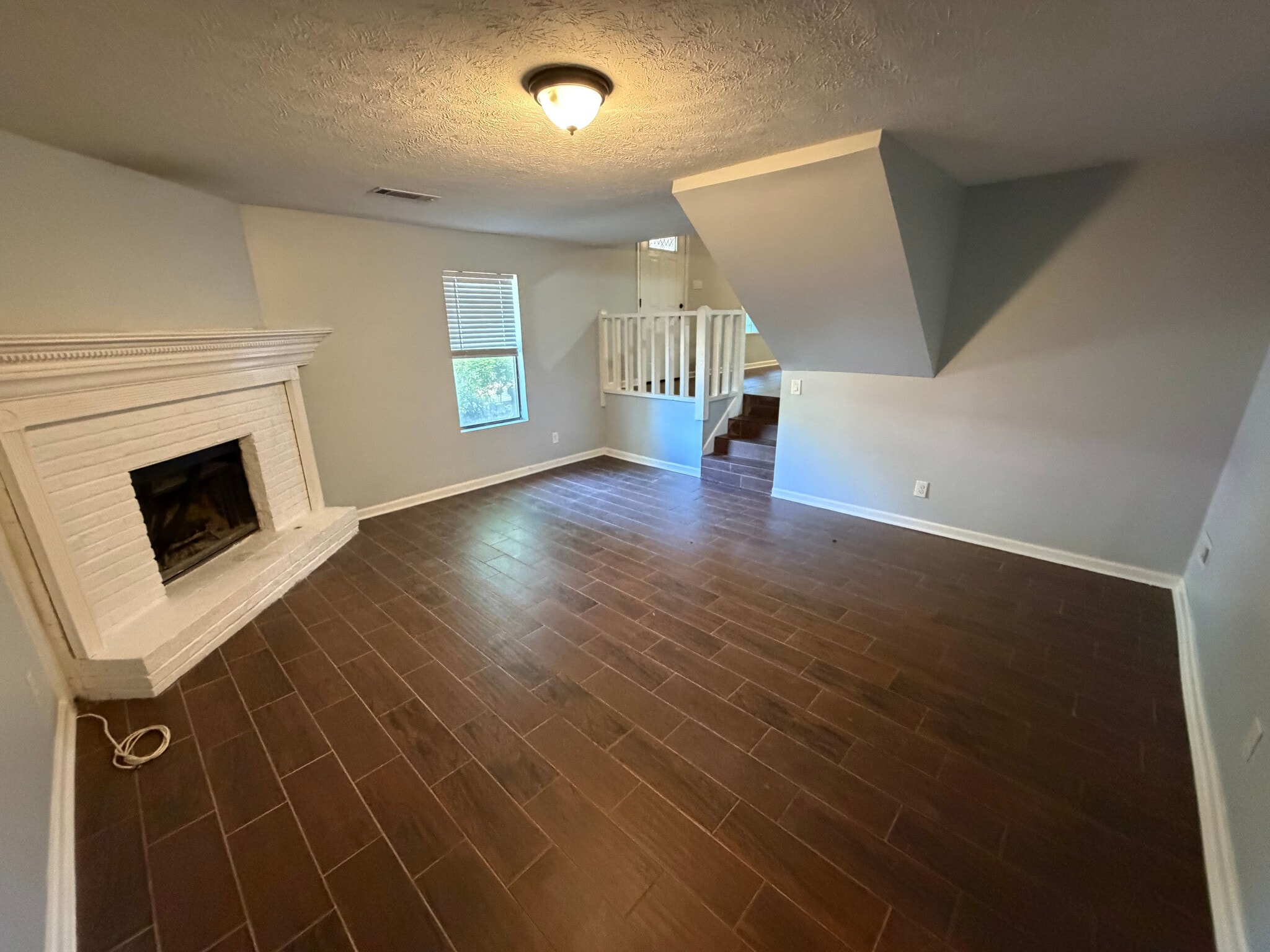 Building Photo - Room in House on Alicia Ct
