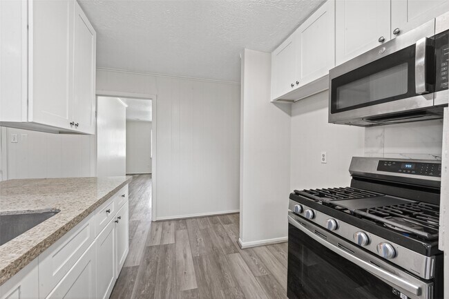 Building Photo - 9667 Meadowvale Dr