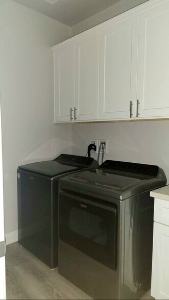 Building Photo - 6801 Sandpebble St