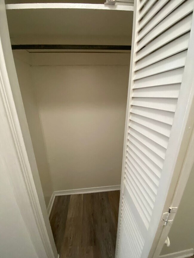 Building Photo - The Cloister Condominiums - 2 bedroom, 1 bath