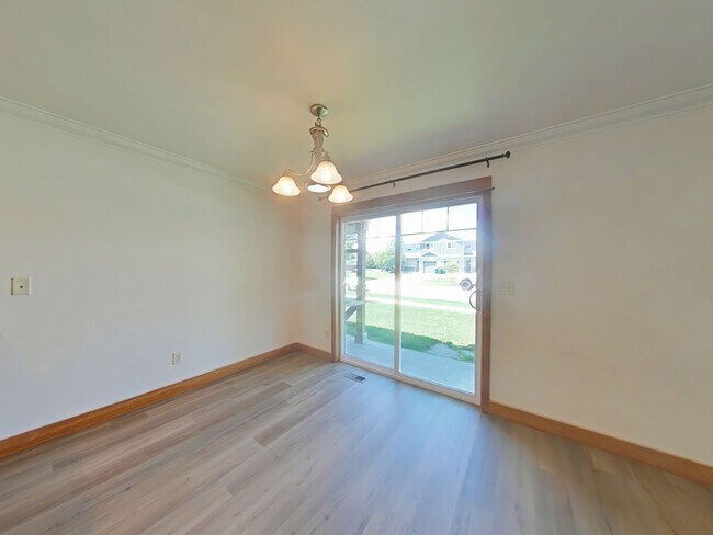 Building Photo - Beautiful 3 bedroom, 2 1/2 bathroom, townhouse with attached garage!