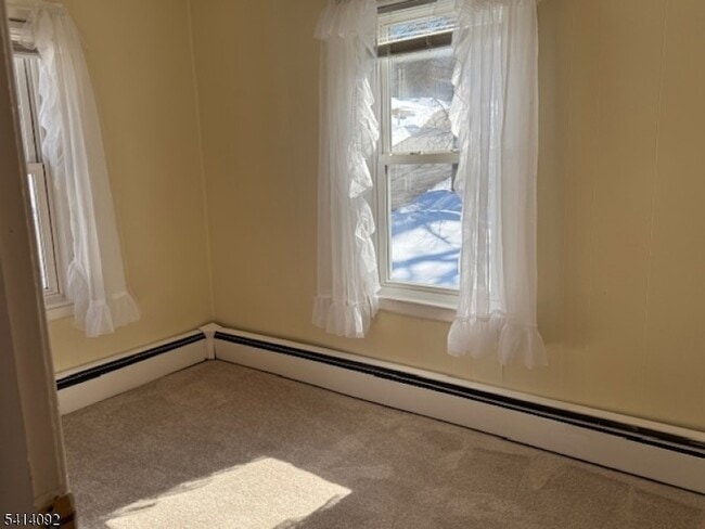 Building Photo - 44 Oak St