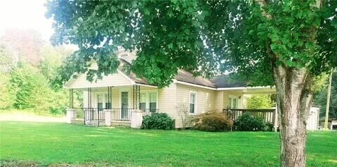 Building Photo - Updated 2 bedroom + finished attic space on an acre in davie county!