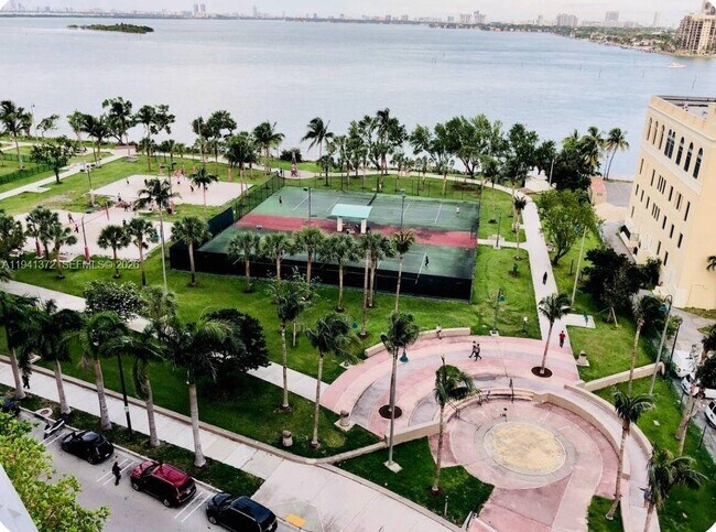 Building Photo - 1750 N Bayshore Dr