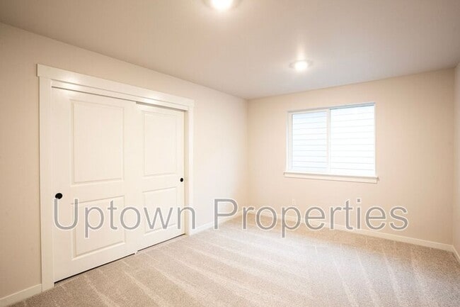 Building Photo - 16959 SW Leaf Ln