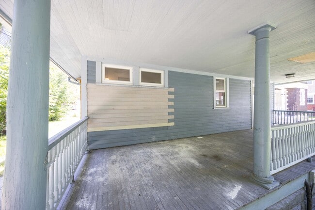 Building Photo - 1496 E 107th St