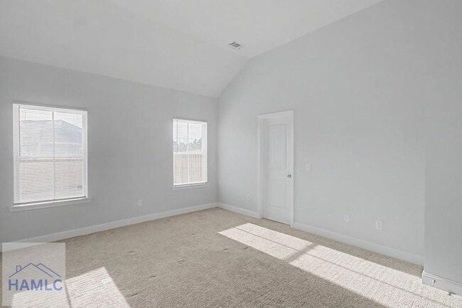 Building Photo - 20 Fuller Wy NE