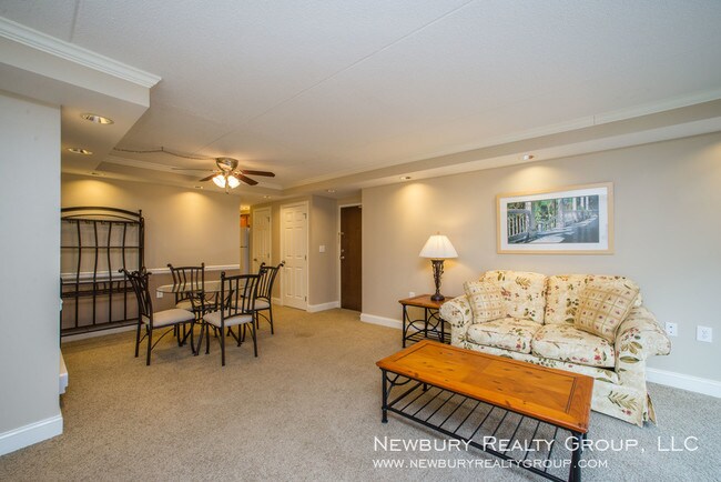 Building Photo - Stunning Two-Bedroom Apartment
