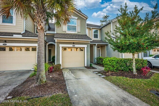 Building Photo - 215 Richmond Dr