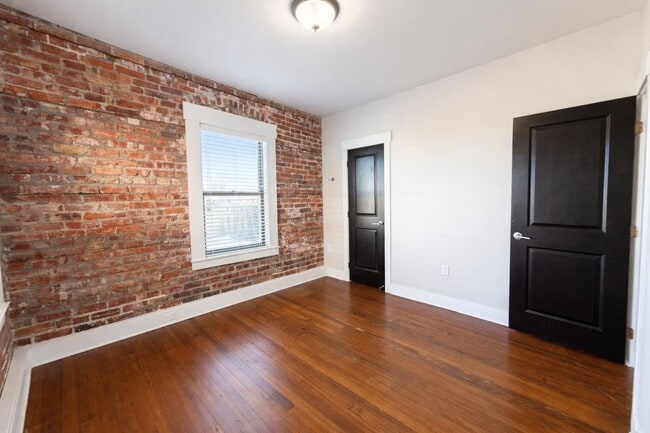 Building Photo - 1011 S 30th Avenue