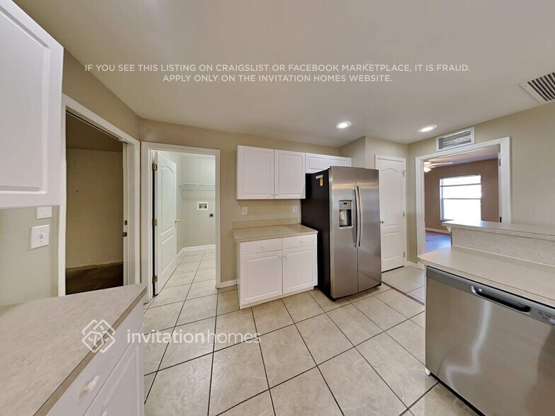 Building Photo - 2217 NE 8th Pl