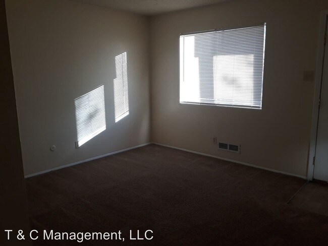 Building Photo - 3200 Lafayette Dr NE