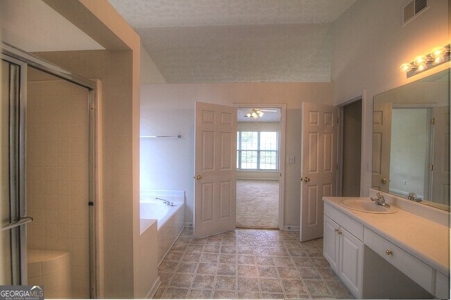 Building Photo - 3230 Kylay Ct NE