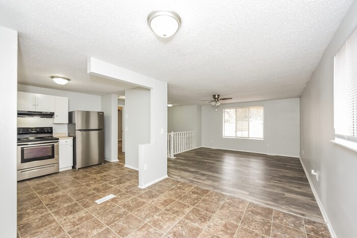 Building Photo - 110 Compass Ln