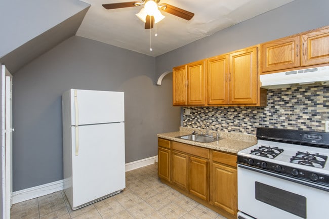 Building Photo - 6253 N Broad St