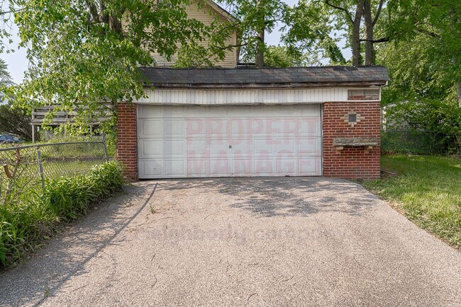 Building Photo - Charming 4-Bedroom Home on Quiet Street - ...