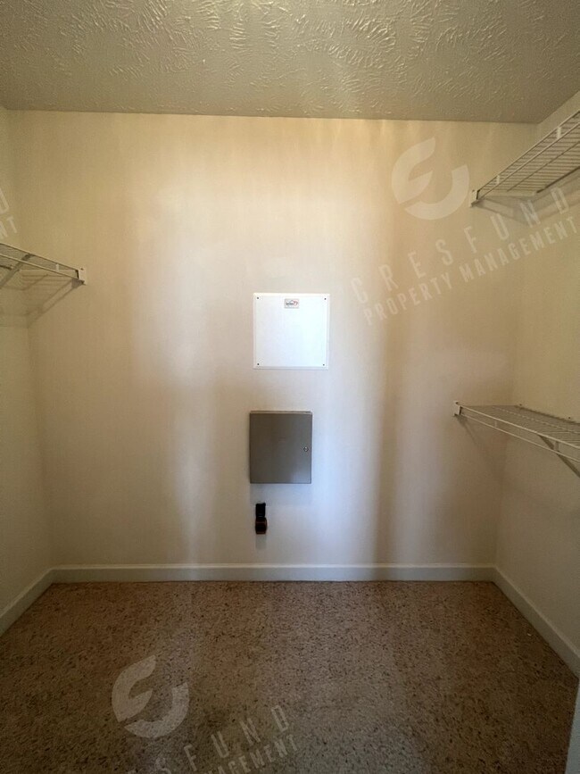 Building Photo - 2Bdrm 2Bath in Gated Community - Available Now!