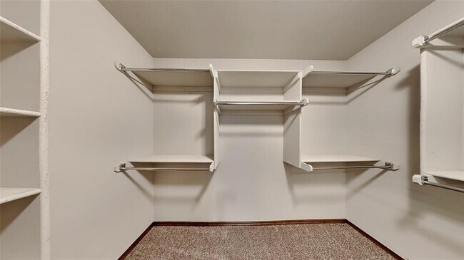 Building Photo - 14000 Northwood Village Dr