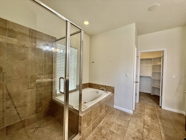Building Photo - 10753 Topview Rd