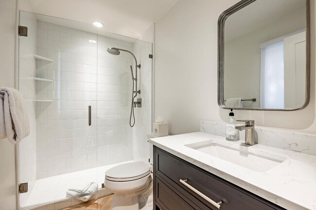 Building Photo - Luxury Condo Retreat at the base of Park C...
