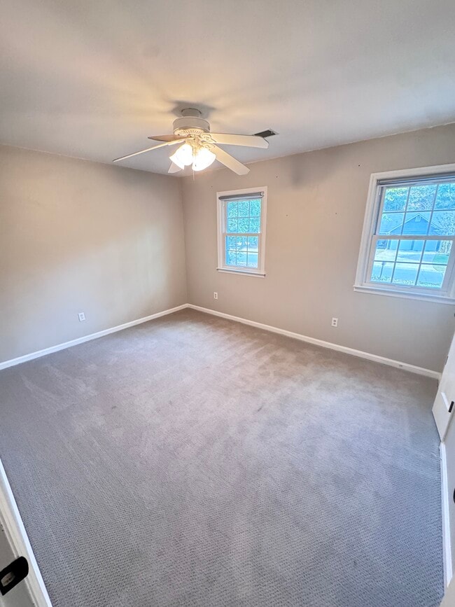 Building Photo - 1884 Dovonshire Rd S W