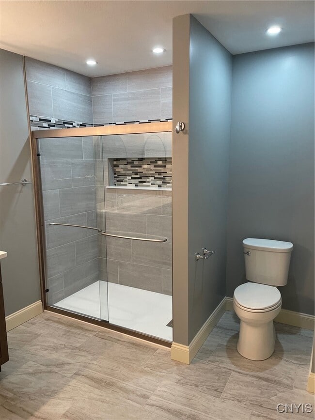 Building Photo - 497 Summerhaven Dr N