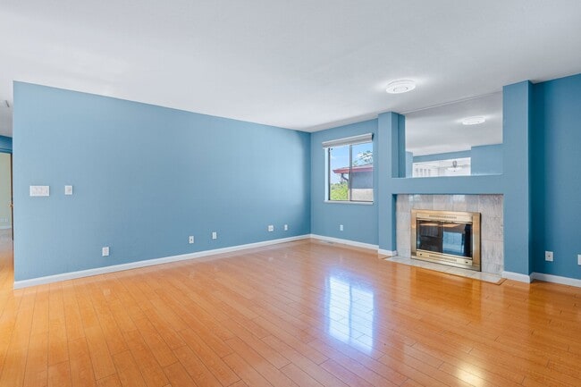 Building Photo - Utilities Paid! 3 Bedroom in Hayward with ...