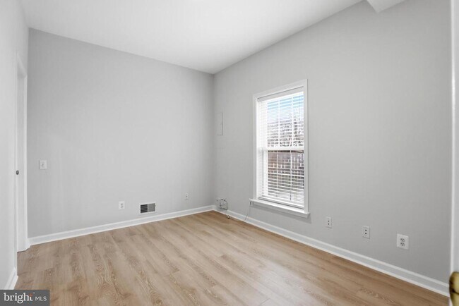 Building Photo - 6137 Manchester Park Cir