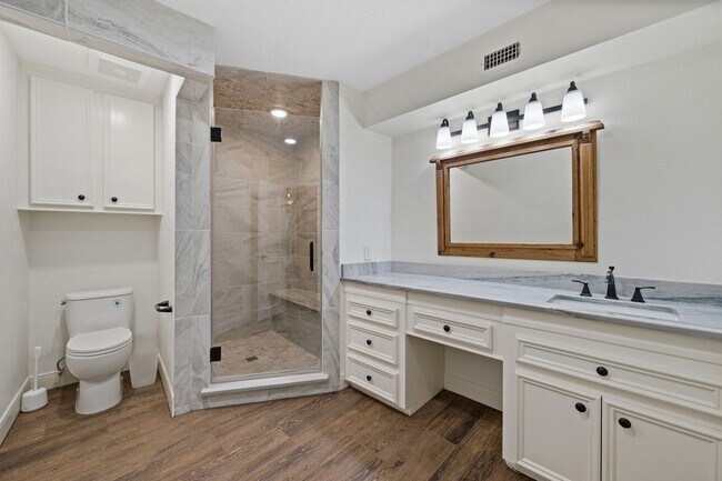 Building Photo - 11707 Edgewater Ct
