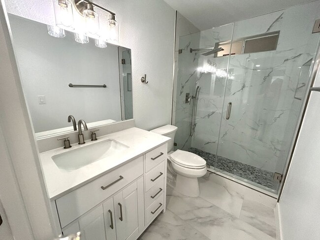 Building Photo - Charming 2-bedroom, 2-bath condominium ready to be called home!