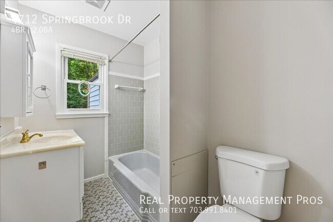 Building Photo - 4712 Springbrook Dr