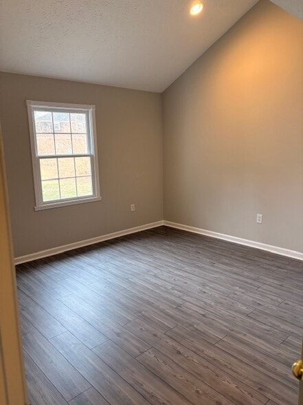 Building Photo - 10738 N Park Ave