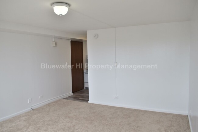 Building Photo - Five Regents - Studio w/ full kitchen, 1 p...