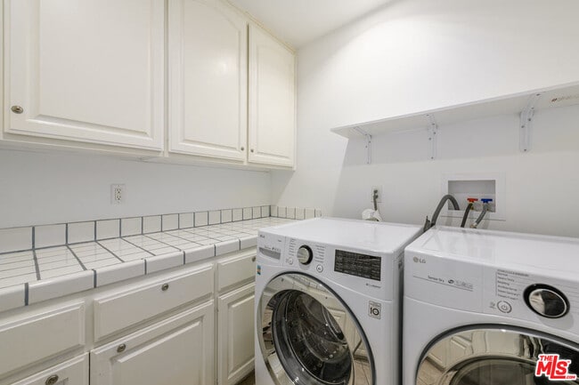 Building Photo - 8760 White Oak Ave