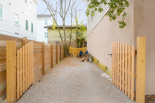 Building Photo - 61 Cooper St