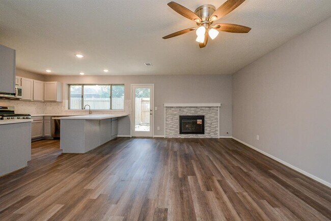 Building Photo - 10302 Tablerock Dr