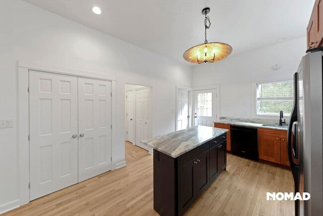 Building Photo - 630 Headley Ave