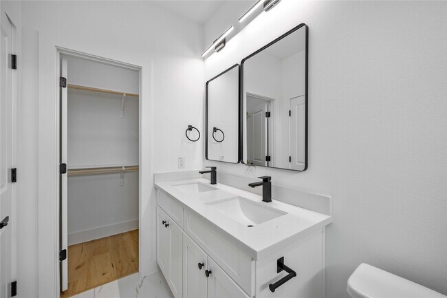 Building Photo - 4804 Carmen St