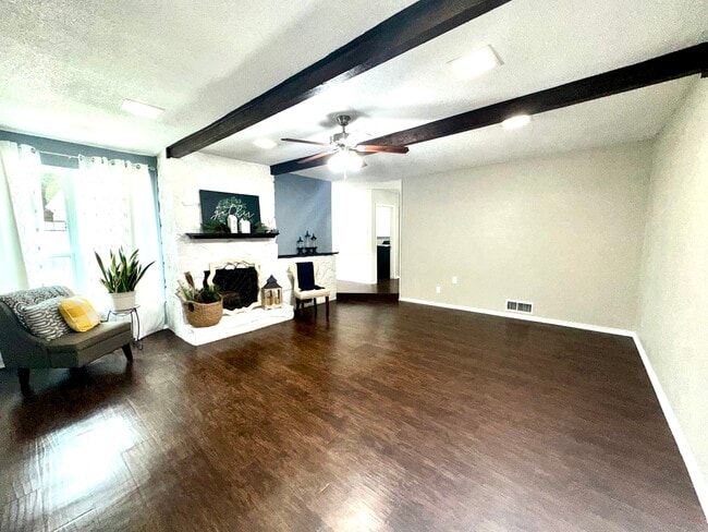 Building Photo - 5019 Blanchard Dr