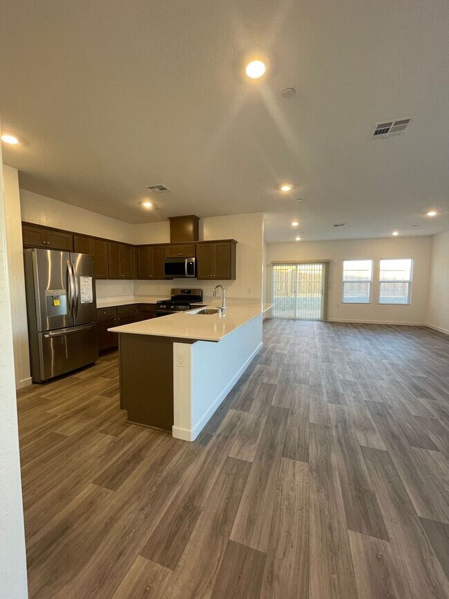 Building Photo - Modern Luxury Living in Madera! $500 OFF FIRST MONTH'S RENT