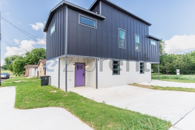 Building Photo - 1008 York Ave