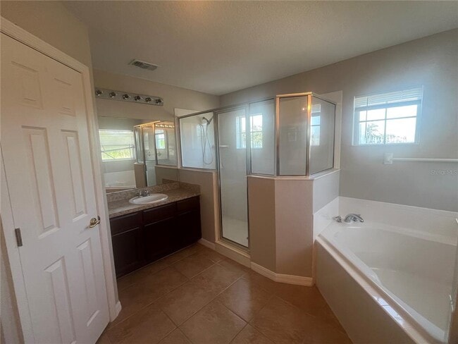 Building Photo - 1755 Plantation Oak Dr