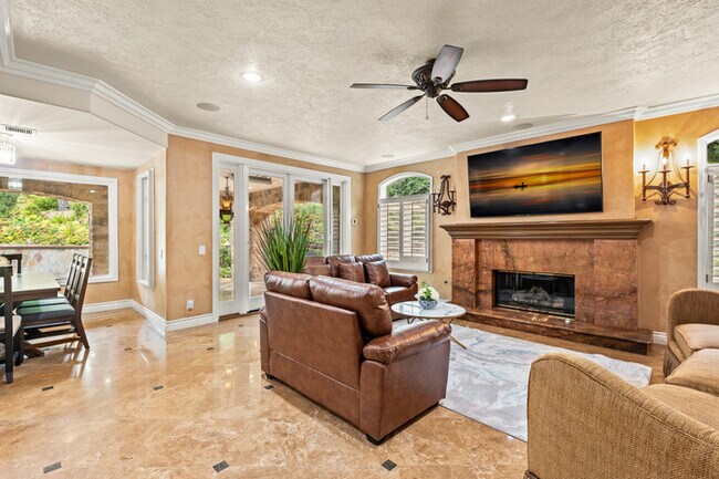 Building Photo - Elegant 5BR Furnished Estate with Pool & G...