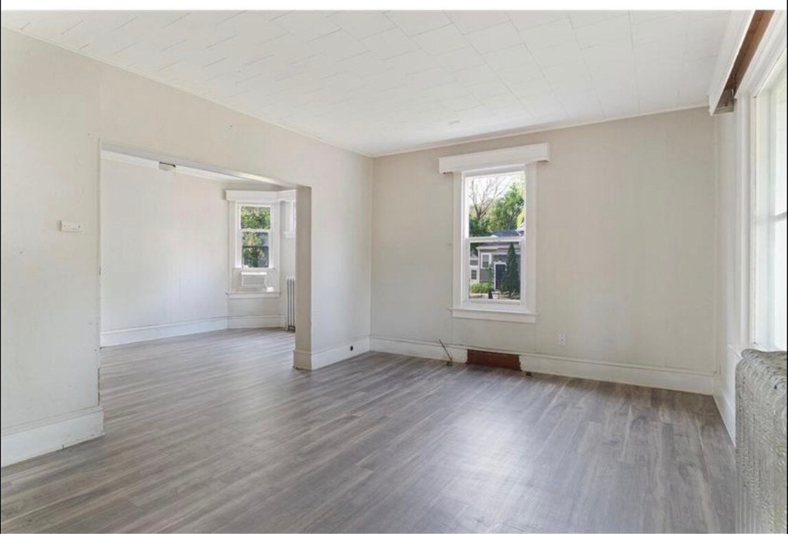 Building Photo - 824 9th St N