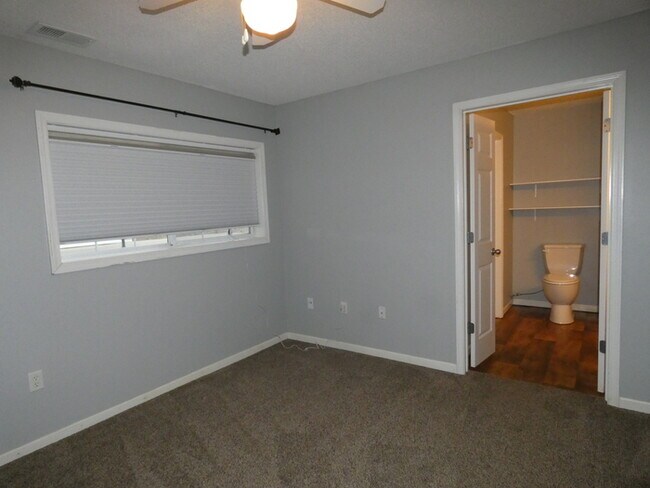 Building Photo - Beautiful Condo in Gladstone, MO