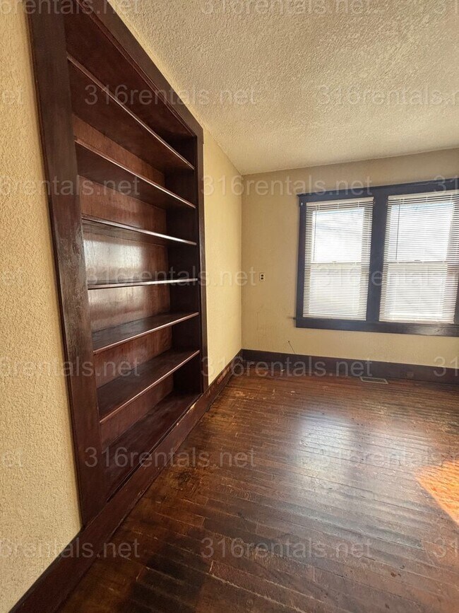 Building Photo - Rental Available NOW!