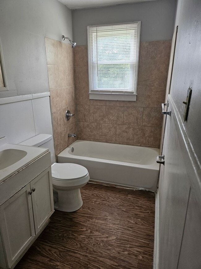 Building Photo - 3 bdrm 1 bath ready to rent