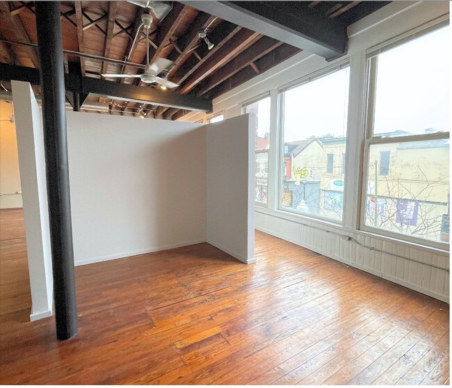 Building Photo - 1000 S Charles St